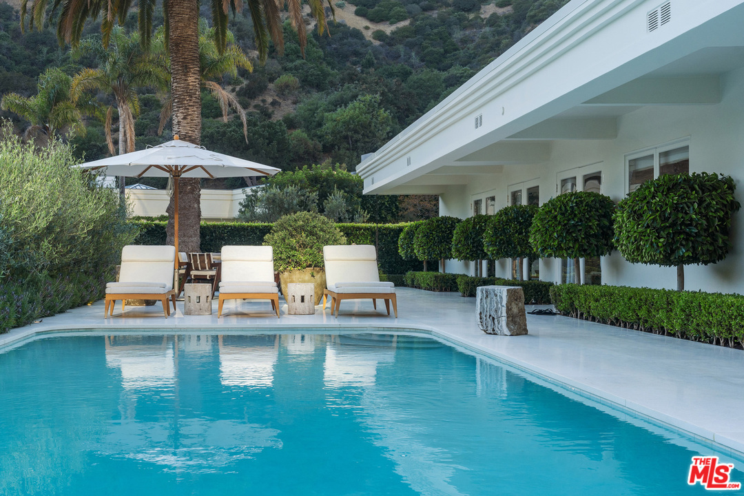 1680 Rising Glen Road Los Angeles, CA 90069 - Photo 14 of 30