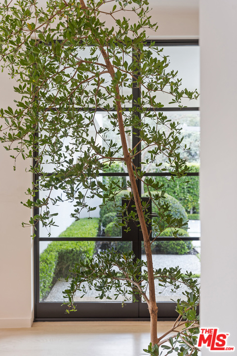 1680 Rising Glen Road Los Angeles, CA 90069 - Photo 15 of 30