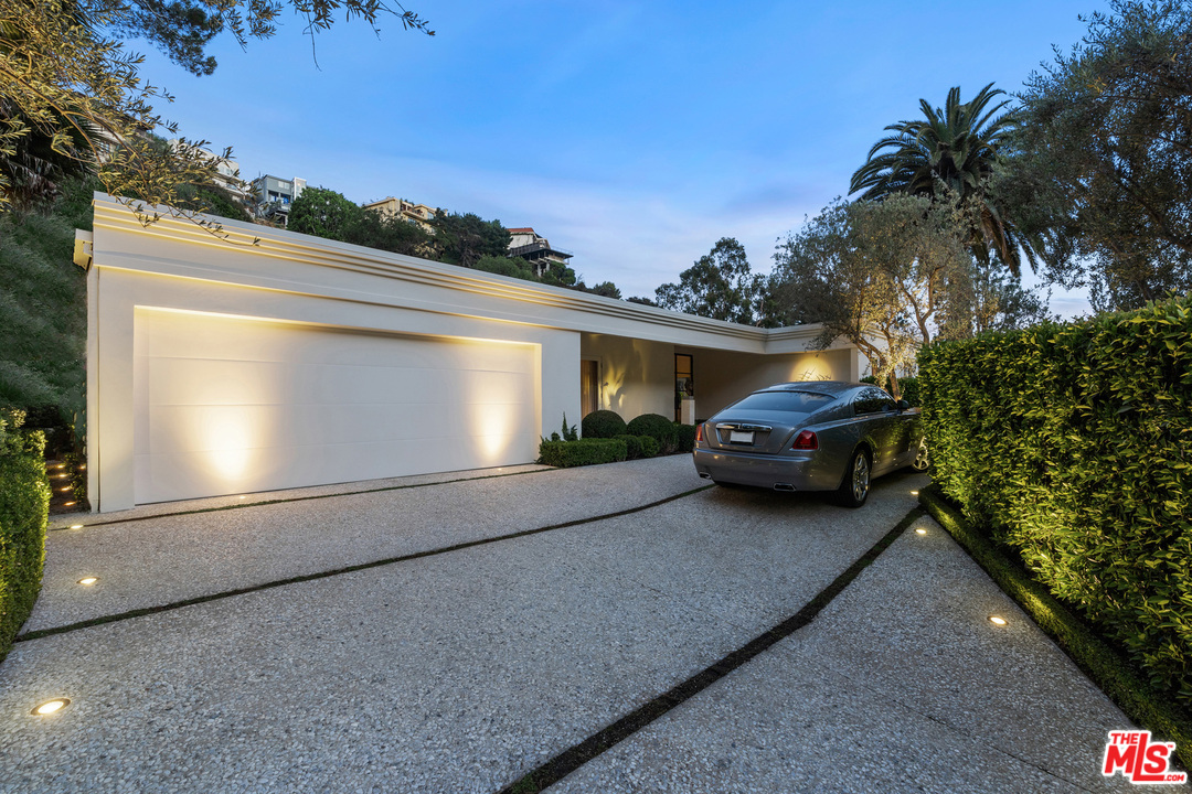 1680 Rising Glen Road Los Angeles, CA 90069 - Photo 17 of 30