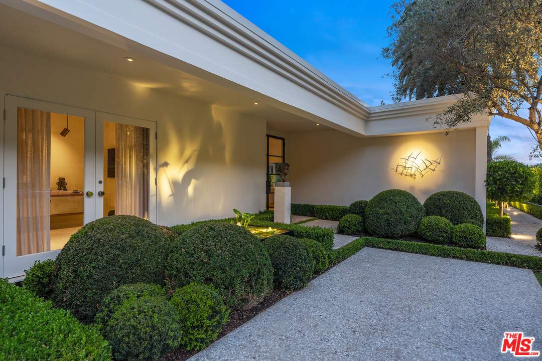 1680 Rising Glen Road Los Angeles, CA 90069 - Photo 18 of 30