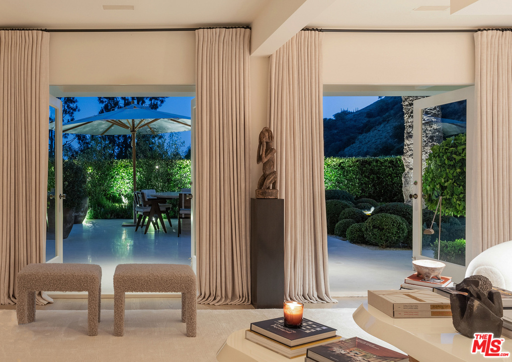 1680 Rising Glen Road Los Angeles, CA 90069 - Photo 25 of 30