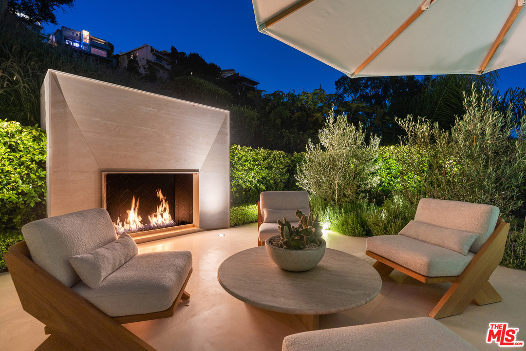 1680 Rising Glen Road Los Angeles, CA 90069 - Photo 28 of 30