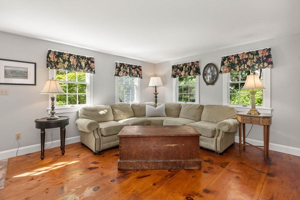 76 Warren Street Georgetown, MA 01833 - Photo 4 of 42 Gallery Image 4