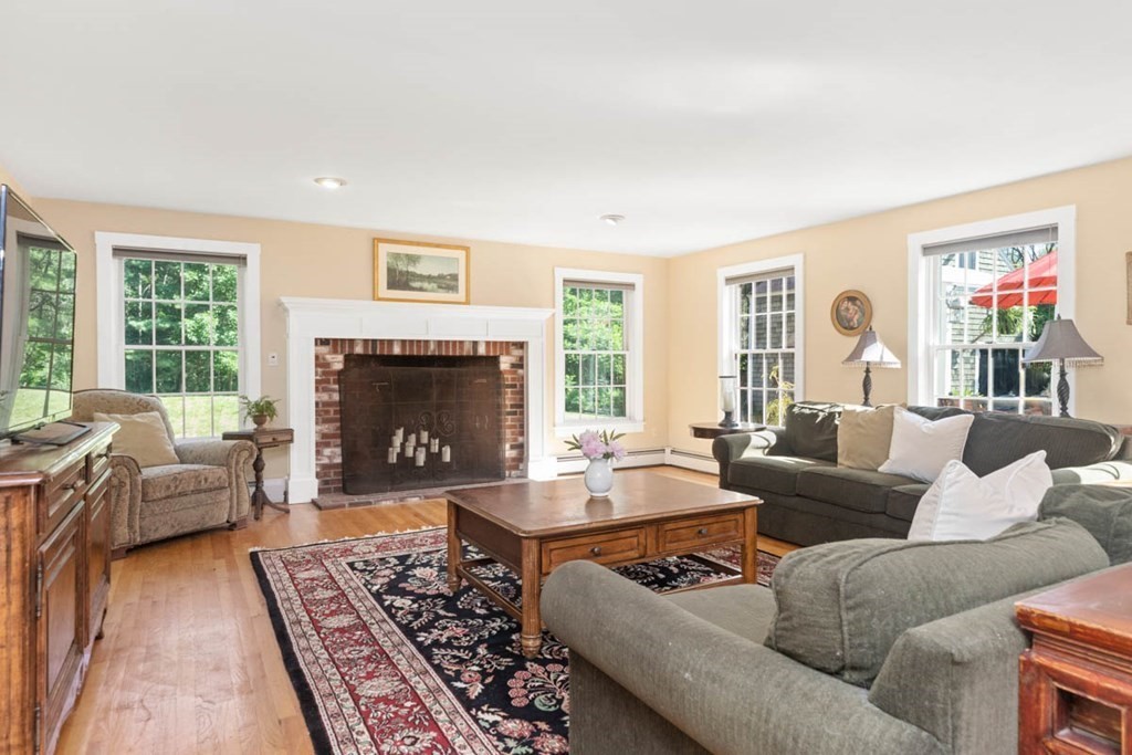76 Warren Street Georgetown, MA 01833 - Photo 7 of 42 Gallery Image 7