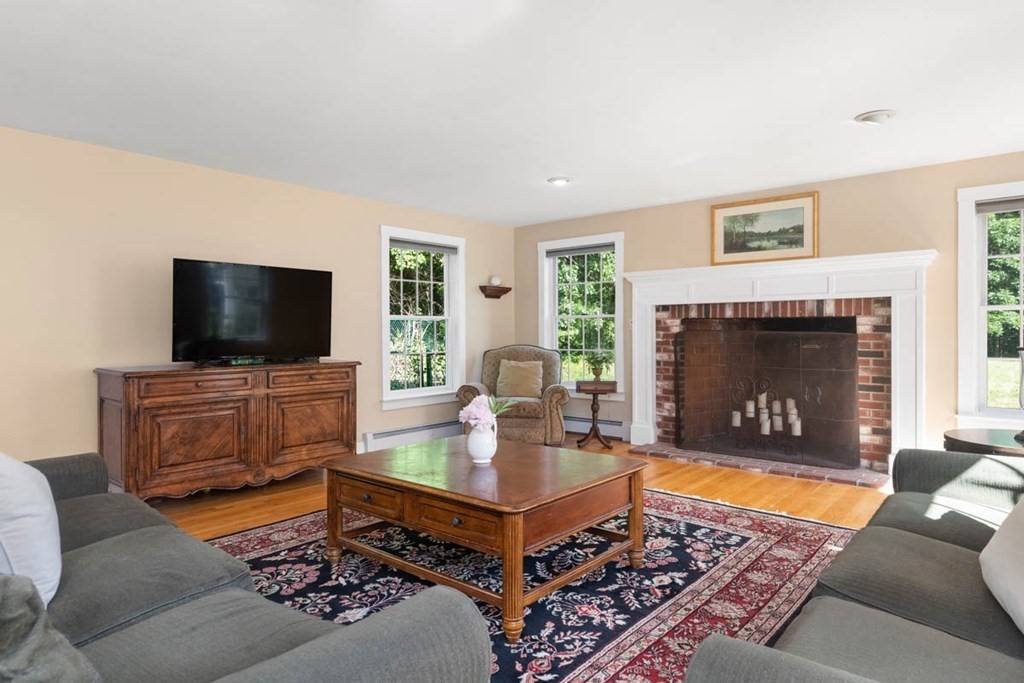 76 Warren Street Georgetown, MA 01833 - Photo 8 of 42 Gallery Image 8