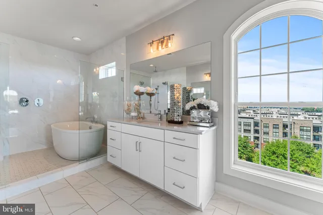 $1,063,827 | 600 Catamaran Way, National Harbor, MD 20745