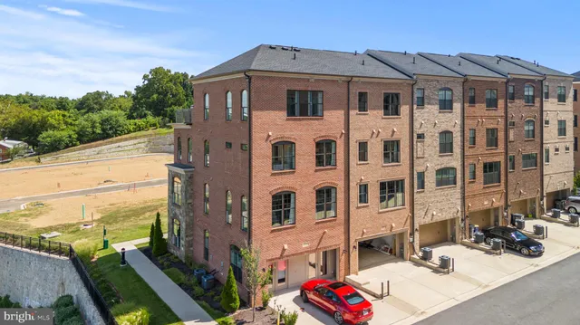 $1,063,827 | 600 Catamaran Way, National Harbor, MD 20745