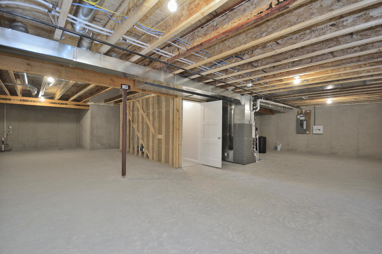 1007 Elderberry Road Oconomowoc, WI 53066 - Photo 12 of 30 77 ARWT (24)