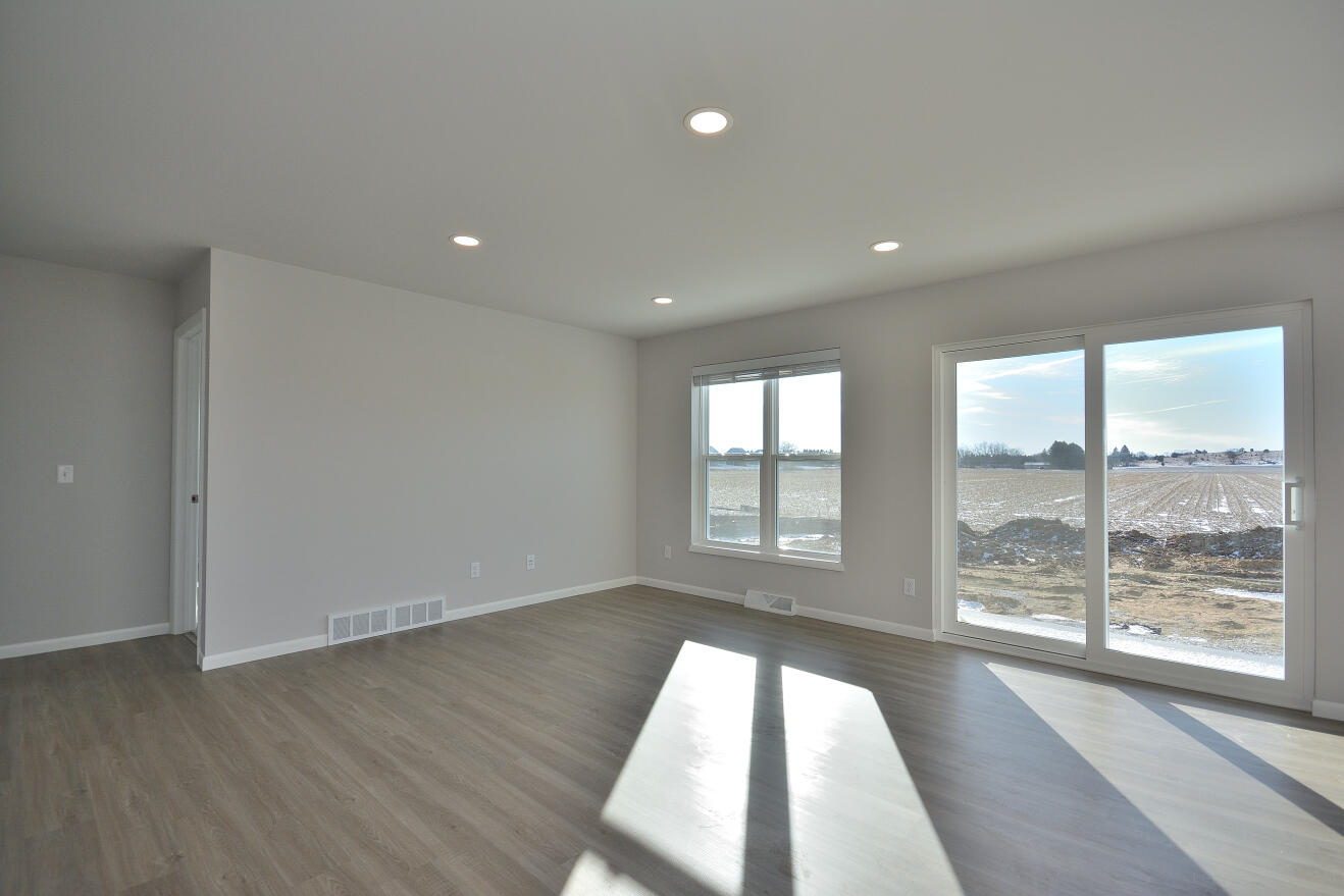 1007 Elderberry Road Oconomowoc, WI 53066 - Photo 17 of 30 77 ARWT (8)