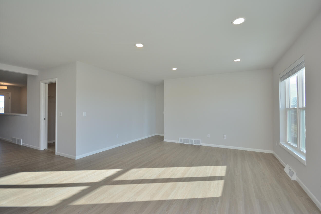 1007 Elderberry Road Oconomowoc, WI 53066 - Photo 19 of 30 77 ARWT (10)