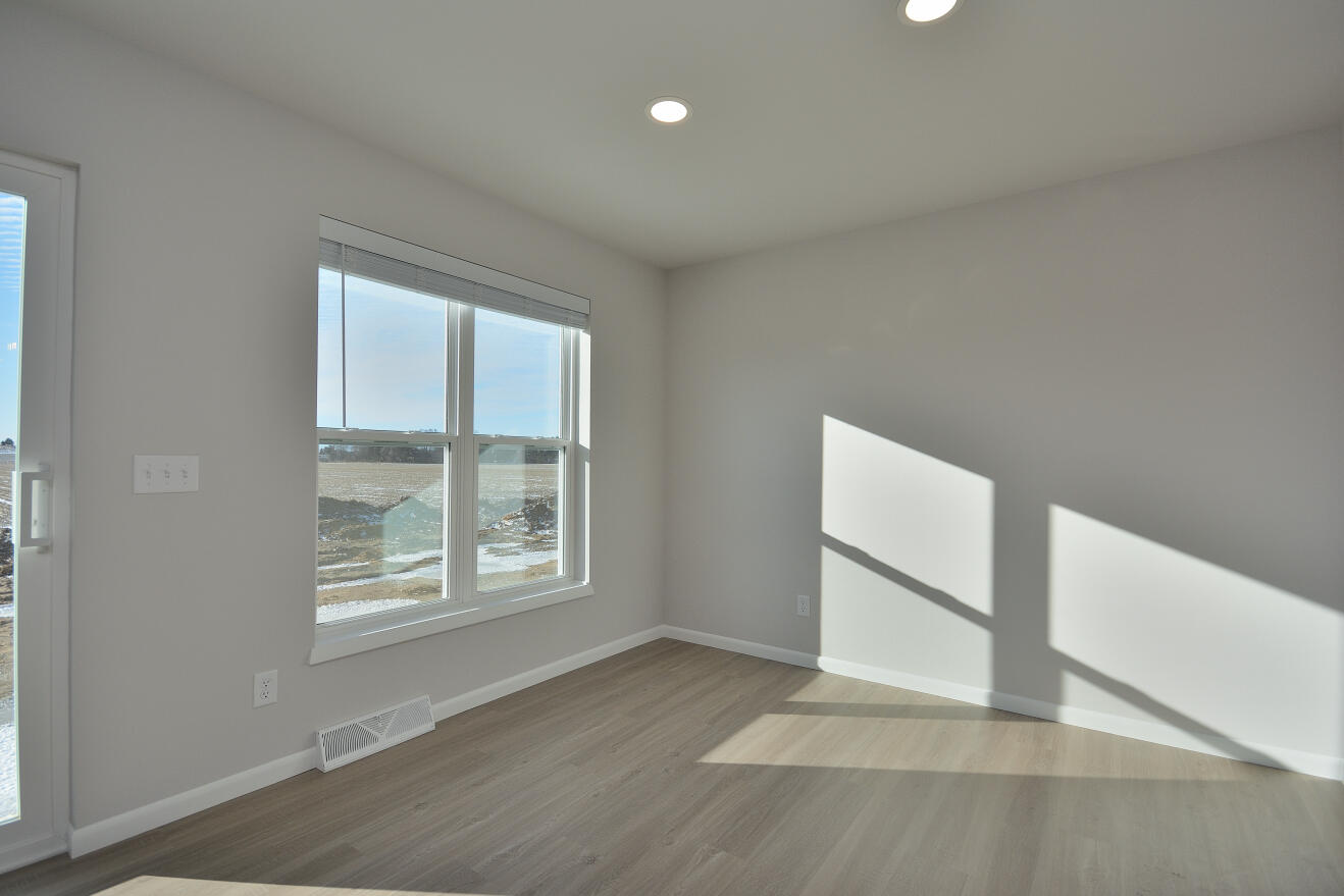 1007 Elderberry Road Oconomowoc, WI 53066 - Photo 20 of 30 77 ARWT (11)