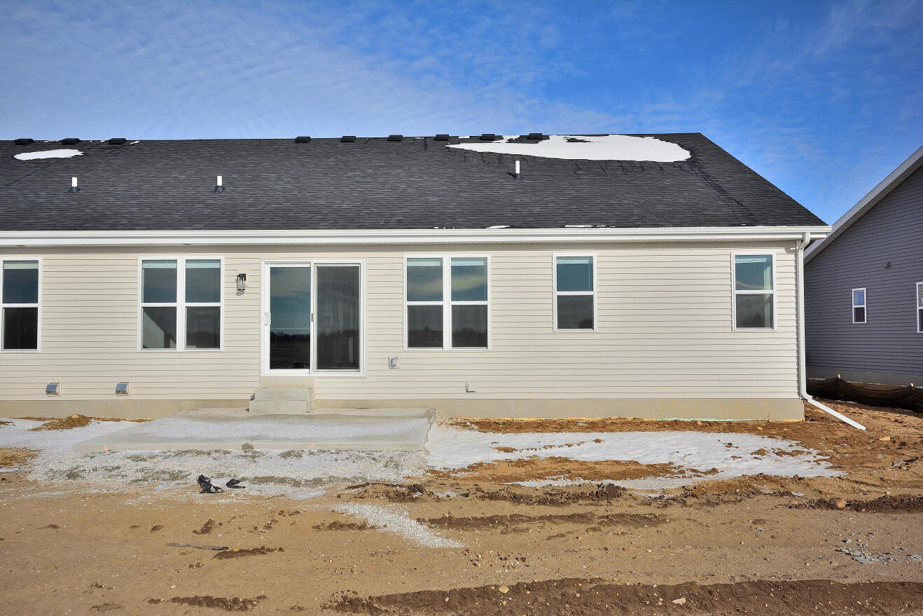 1007 Elderberry Road Oconomowoc, WI 53066 - Photo 2 of 30 77 ARWT (1)