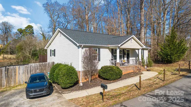 $2,200 | 440 Lincoln Street, Belmont, NC 28012