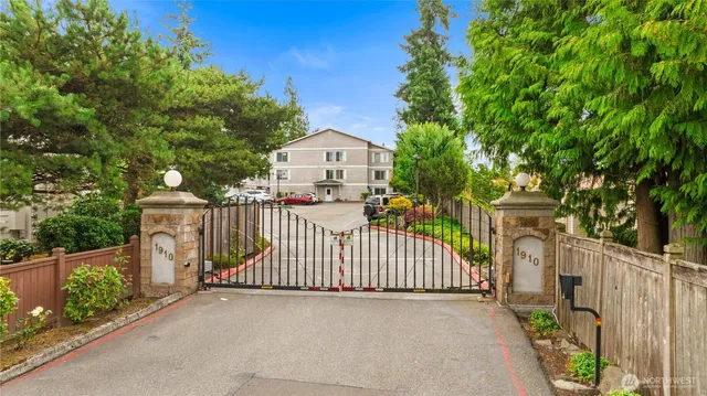 $265,000 | 1910 West Casino Road, Unit 124, Everett, WA 98204