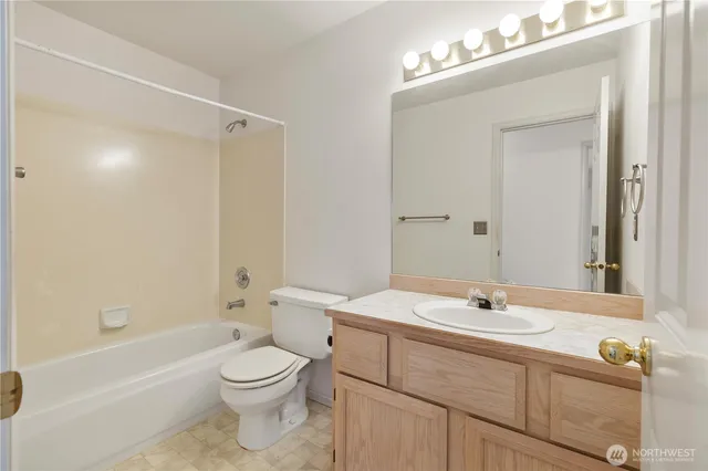 $265,000 | 1910 West Casino Road, Unit 124, Everett, WA 98204