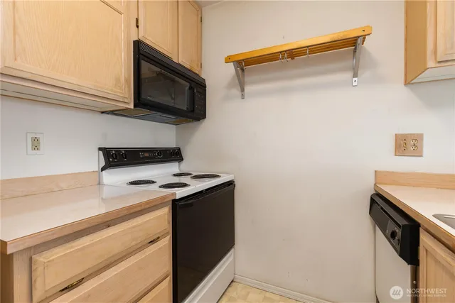 $265,000 | 1910 West Casino Road, Unit 124, Everett, WA 98204