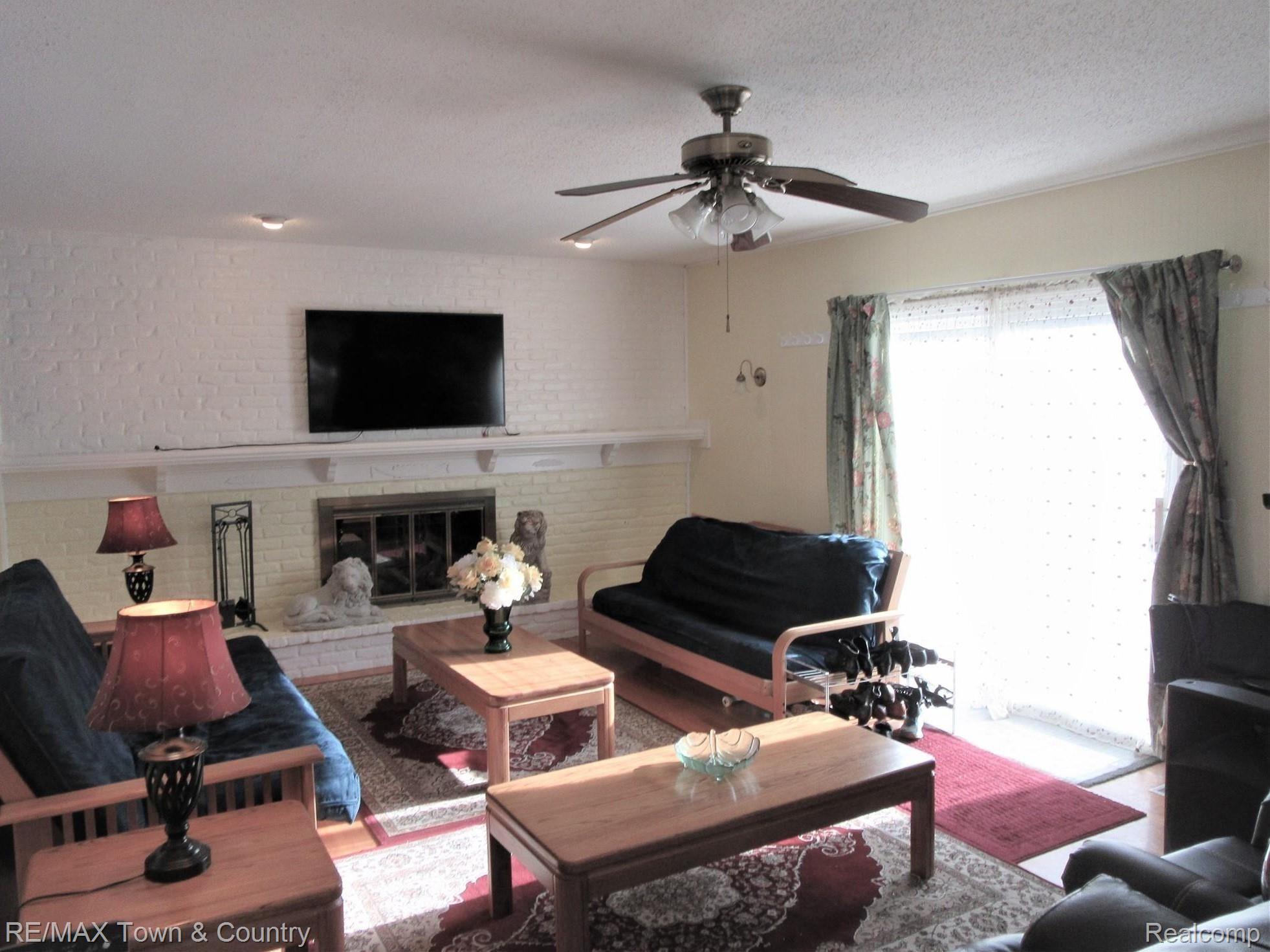 5414 Copley Square Road Grand Blanc, MI 48439 - Photo 12 of 24 copley living 13.jpg