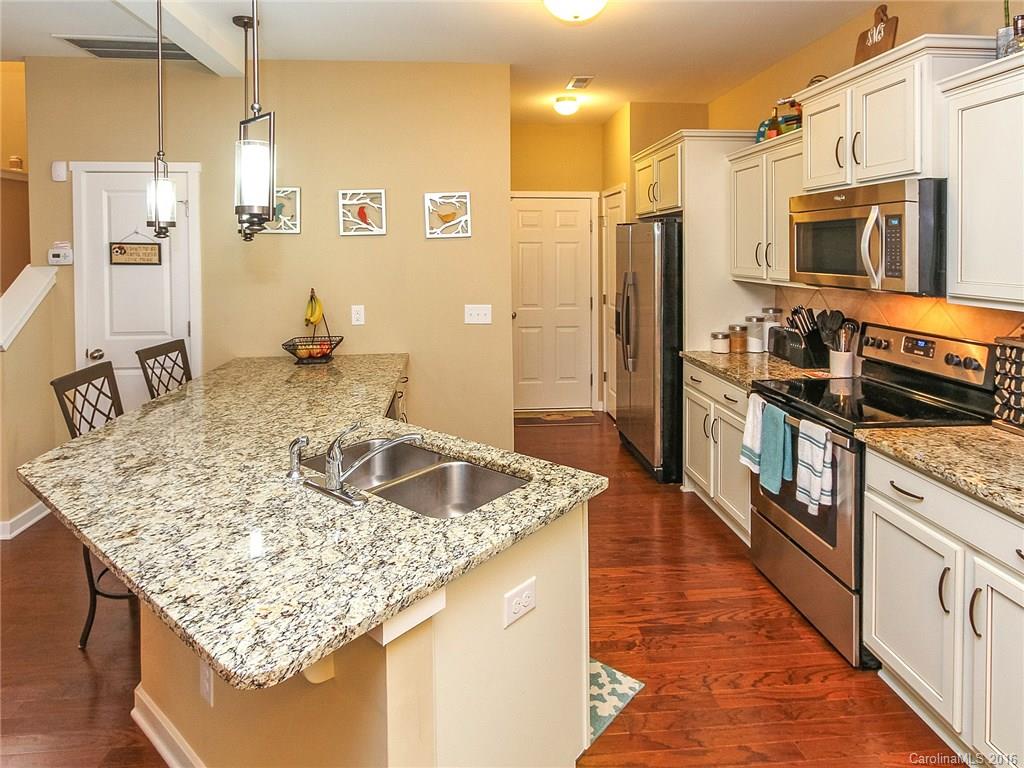 2720 Bramble Ridge Court Charlotte, NC 28215 - Photo 3 of 22