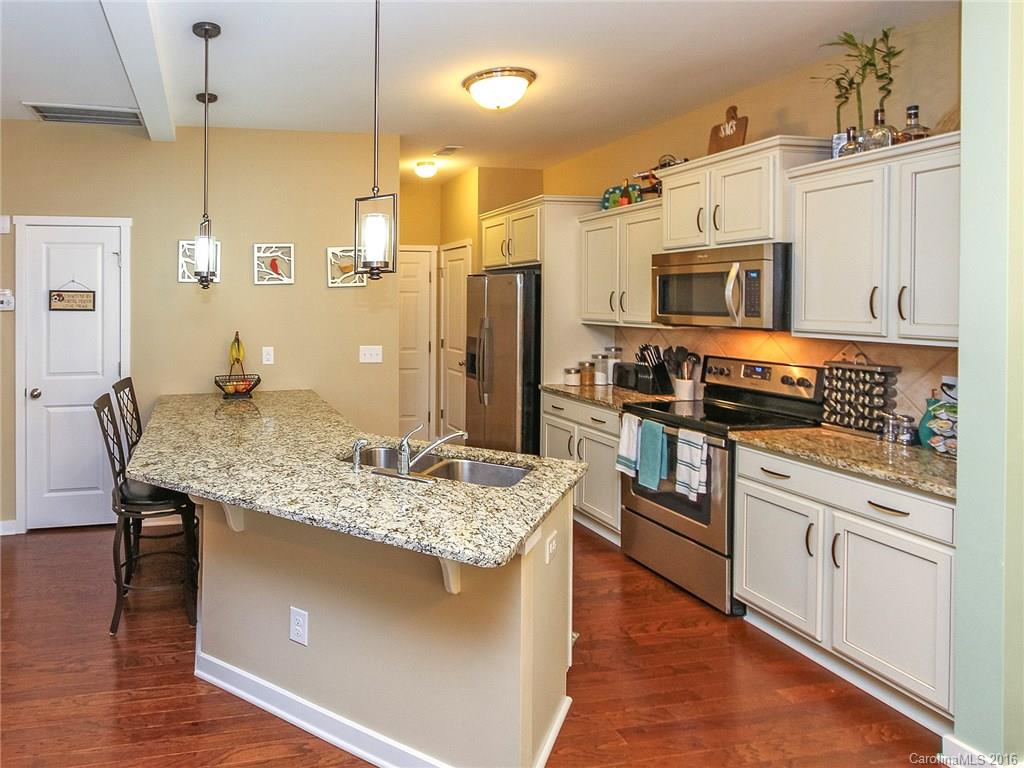 2720 Bramble Ridge Court Charlotte, NC 28215 - Photo 5 of 22