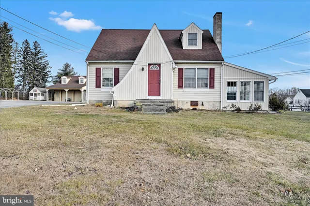 a house view with garden space