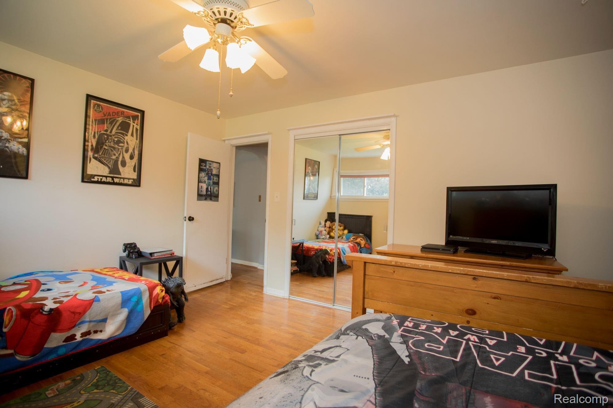 517 Riverside Drive Linden, MI 48451 - Photo 22 of 34 517-riverside-0048.jpg