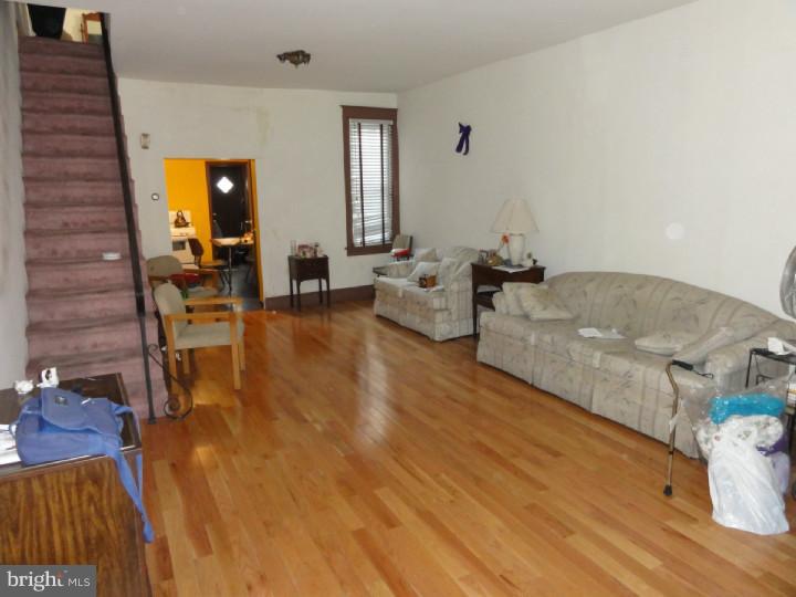 306 West Ritner Street Philadelphia, PA 19148 - Photo 2 of 11 Living Room