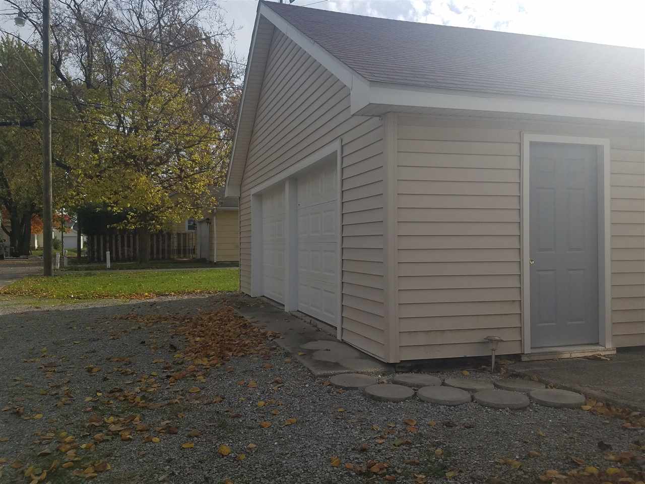 930 Harrison Street Decatur, IN 46733 - Photo 3 of 27