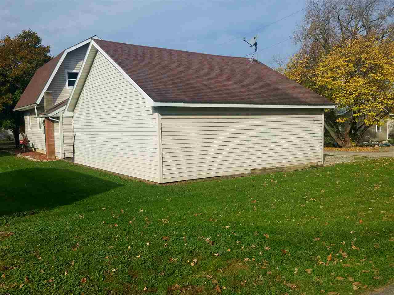 930 Harrison Street Decatur, IN 46733 - Photo 4 of 27