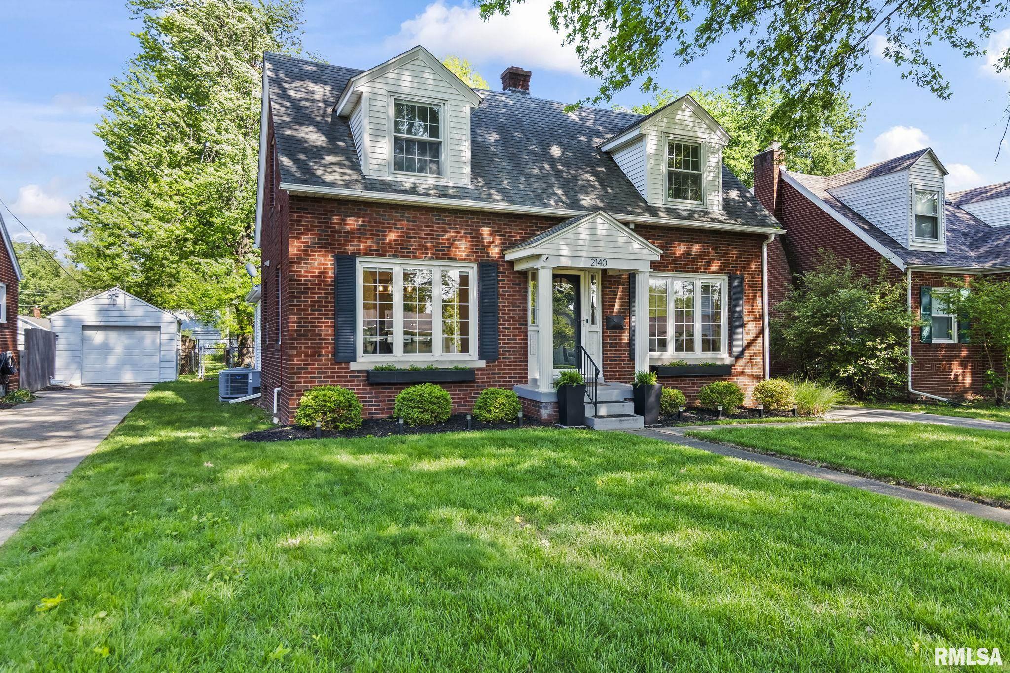 2140 South Walnut Street Springfield, IL 62704 - Photo 1 of 46 Gallery Image 1
