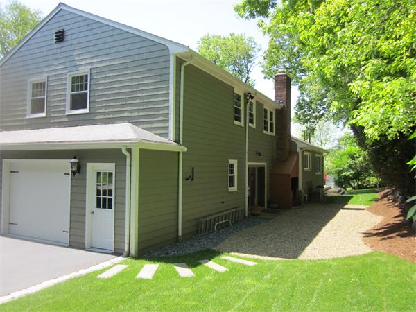 40 Grace Road Newton, MA 02459 - Photo 6 of 24 a view of a back yard of the house