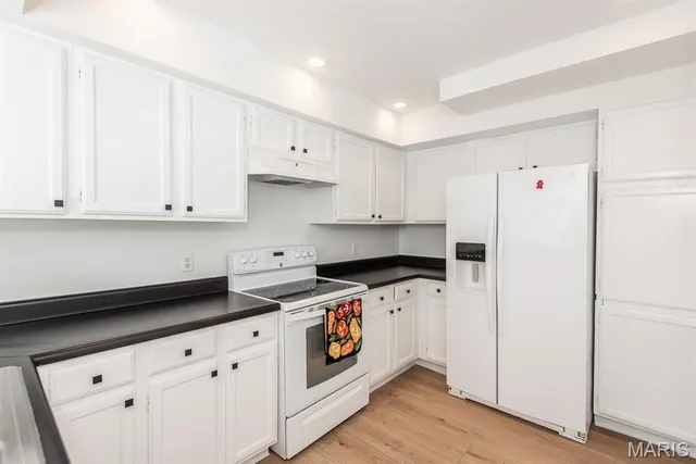 $240,000 | 1010 Thoreau Court, Unit 301, Creve Coeur, MO 63146