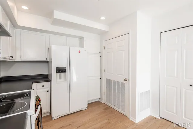 $240,000 | 1010 Thoreau Court, Unit 301, Creve Coeur, MO 63146