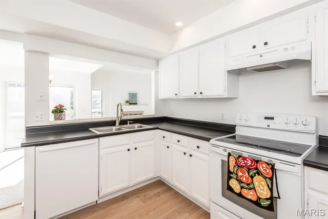 $240,000 | 1010 Thoreau Court, Unit 301, Creve Coeur, MO 63146