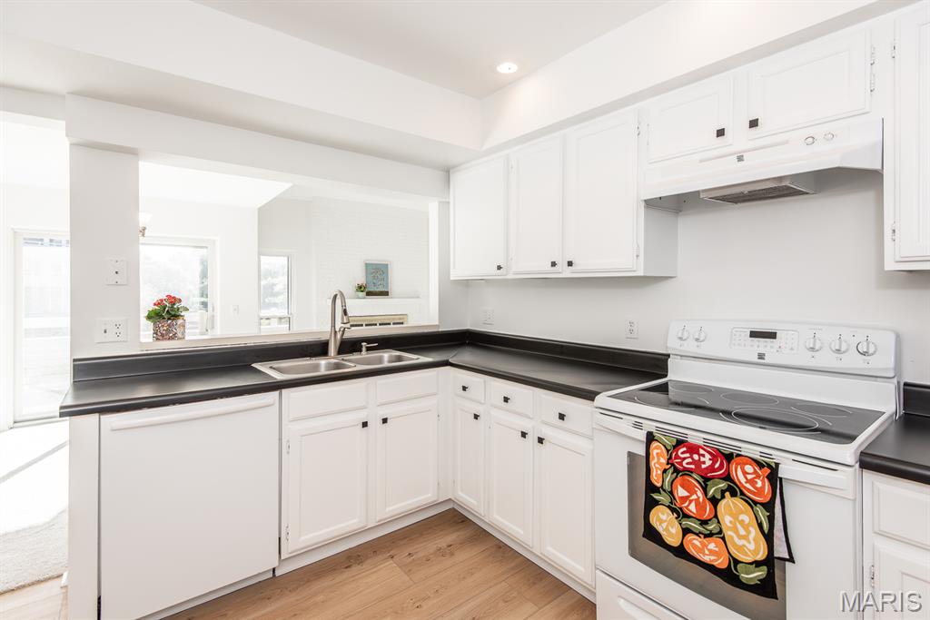 1010 Thoreau Court, Unit 301 Creve Coeur, MO 63146 - Photo 15 of 37