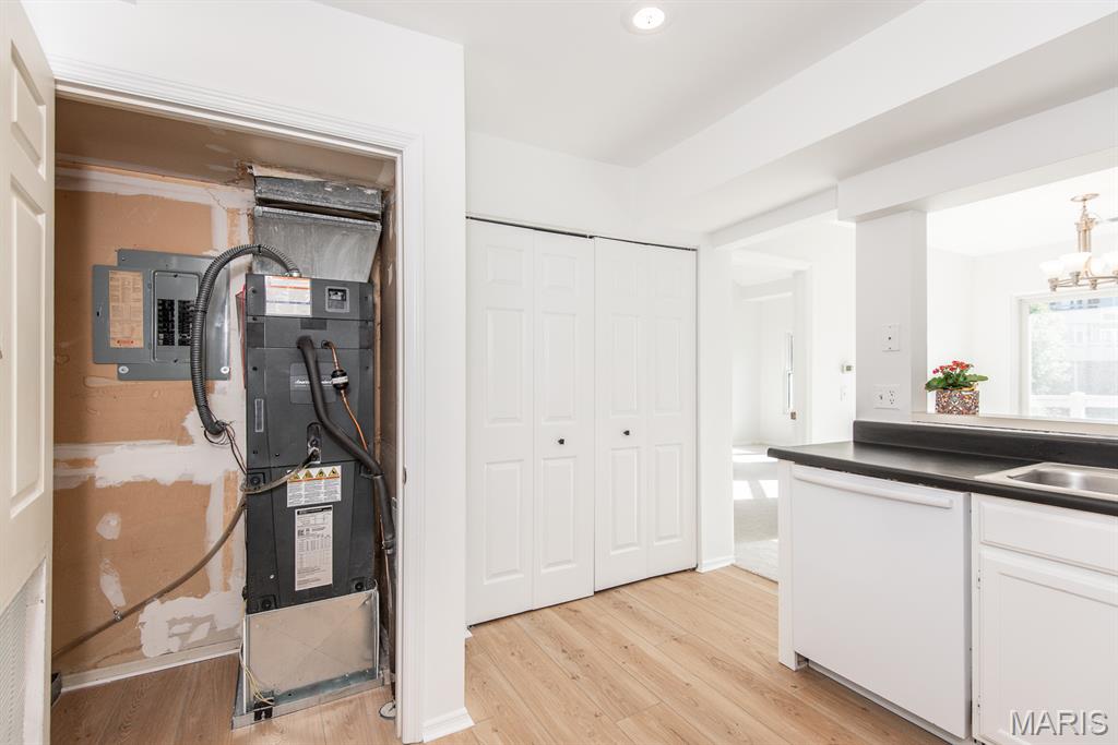 1010 Thoreau Court, Unit 301 Creve Coeur, MO 63146 - Photo 16 of 37