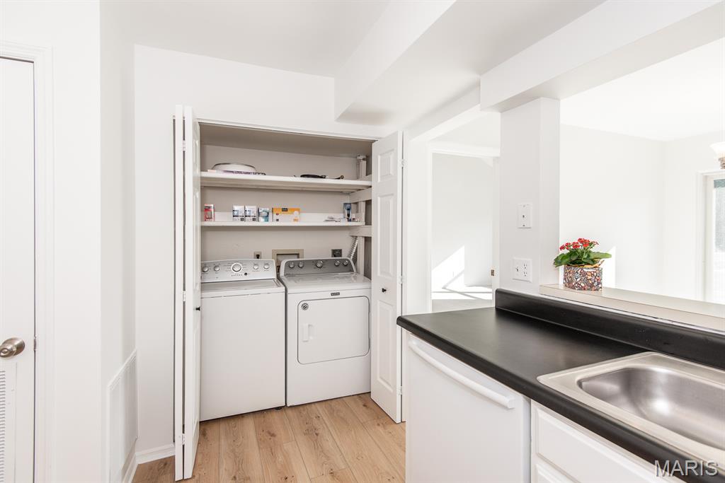 1010 Thoreau Court, Unit 301 Creve Coeur, MO 63146 - Photo 17 of 37