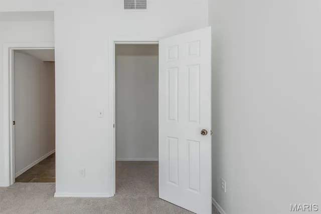 $240,000 | 1010 Thoreau Court, Unit 301, Creve Coeur, MO 63146