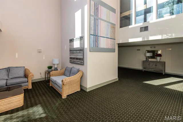 $240,000 | 1010 Thoreau Court, Unit 301, Creve Coeur, MO 63146