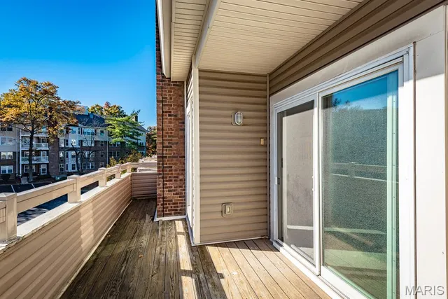 $240,000 | 1010 Thoreau Court, Unit 301, Creve Coeur, MO 63146