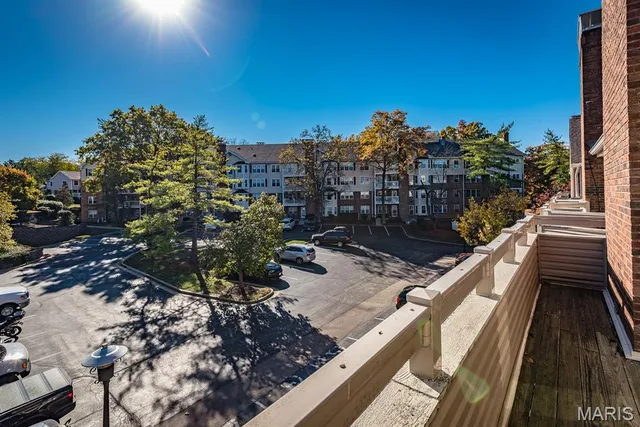 $240,000 | 1010 Thoreau Court, Unit 301, Creve Coeur, MO 63146