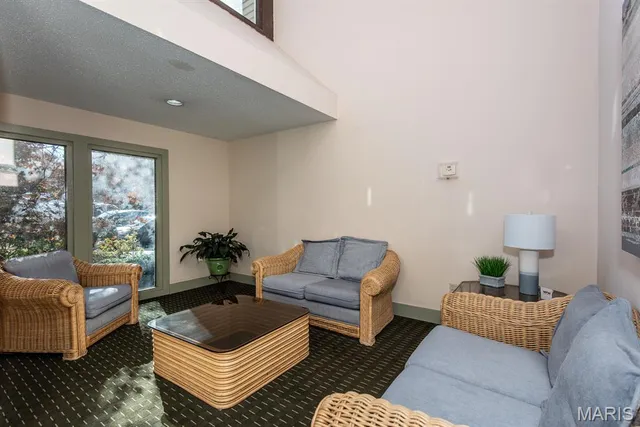 $240,000 | 1010 Thoreau Court, Unit 301, Creve Coeur, MO 63146