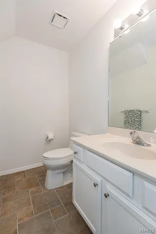 $240,000 | 1010 Thoreau Court, Unit 301, Creve Coeur, MO 63146