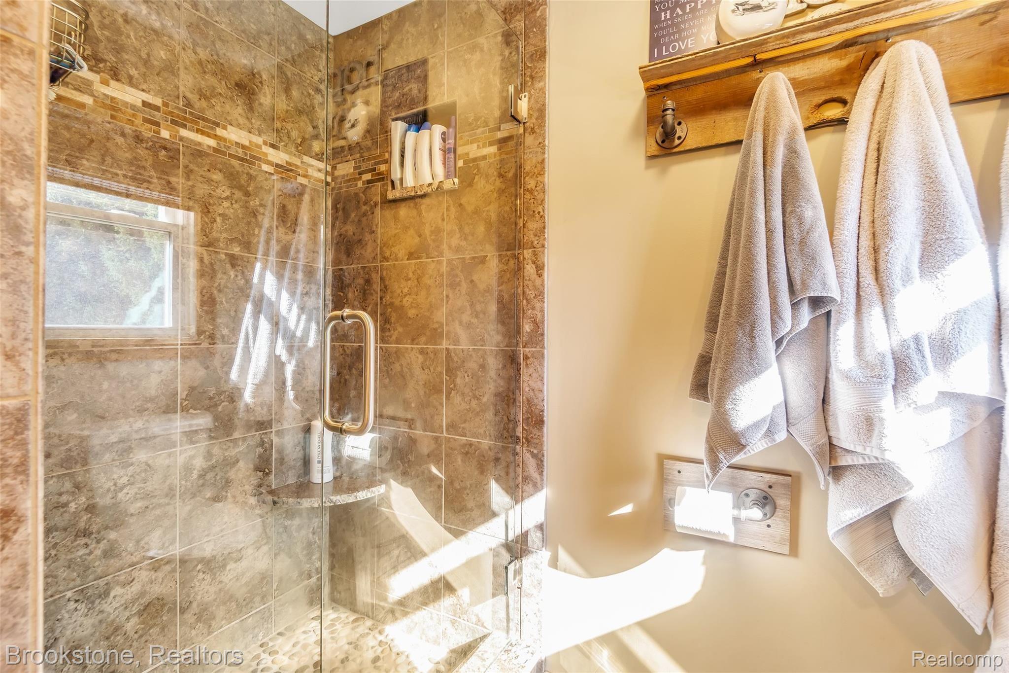 811 Croydon Road Rochester, MI 48309 - Photo 24 of 47 29-811-Croydon-Rd-WindowStill-Real-.jpg