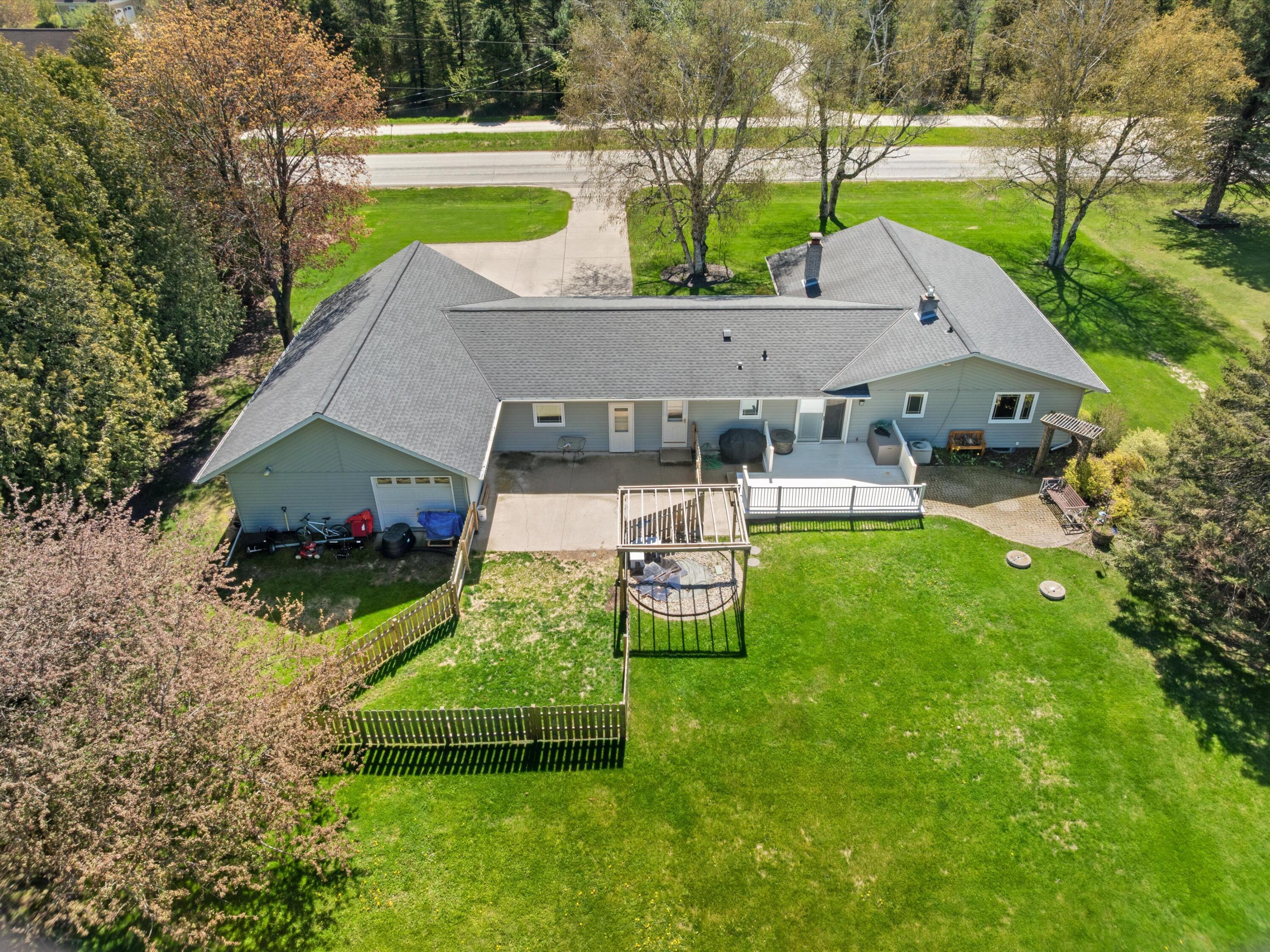 5204 South 10th Street Manitowoc, WI 54220 - Photo 35 of 54 18-017_DJI_20260516104701_0361_D