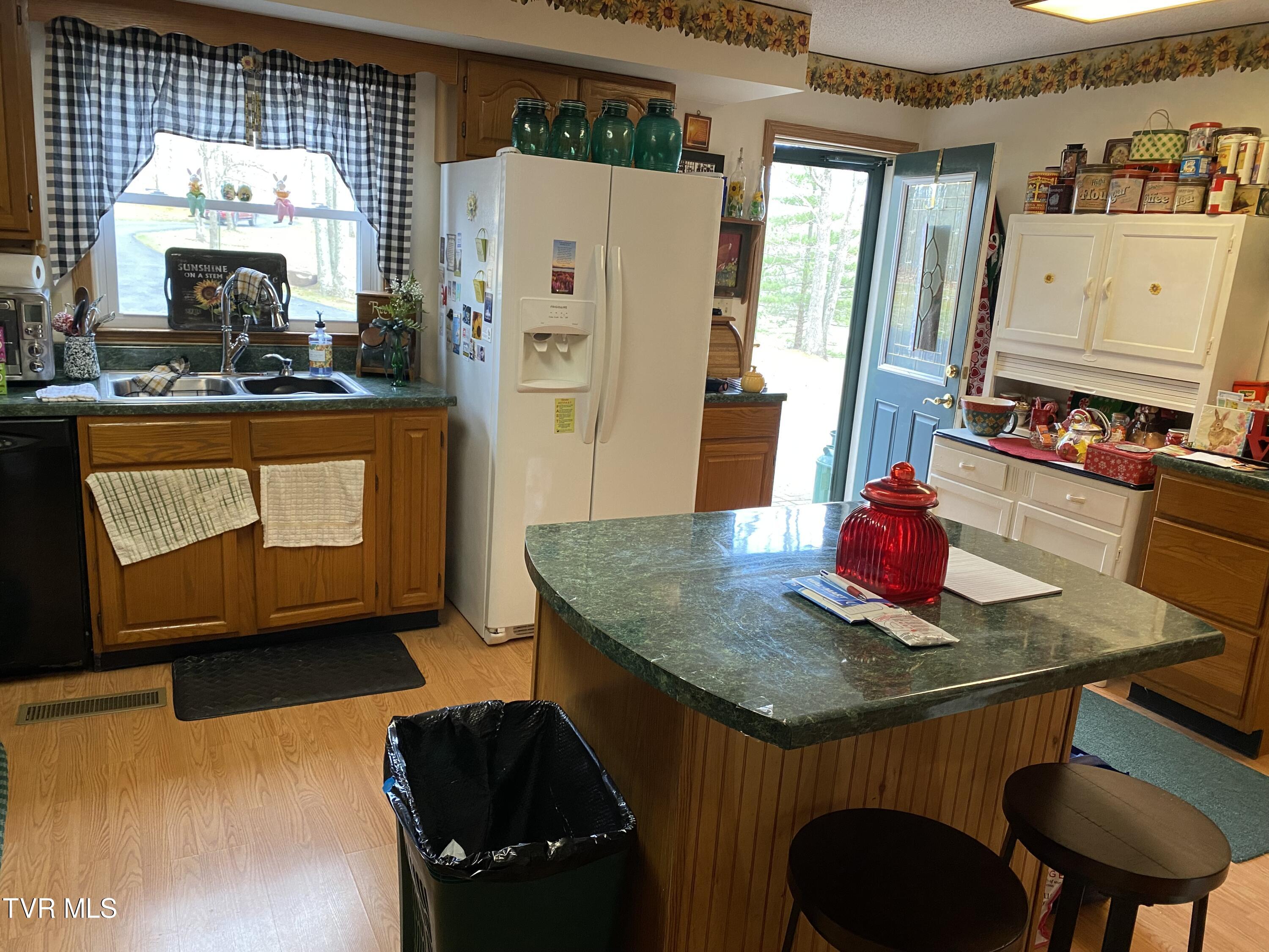 7113 Appletree Road Wise, VA 24293 - Photo 12 of 84 IMG_4097