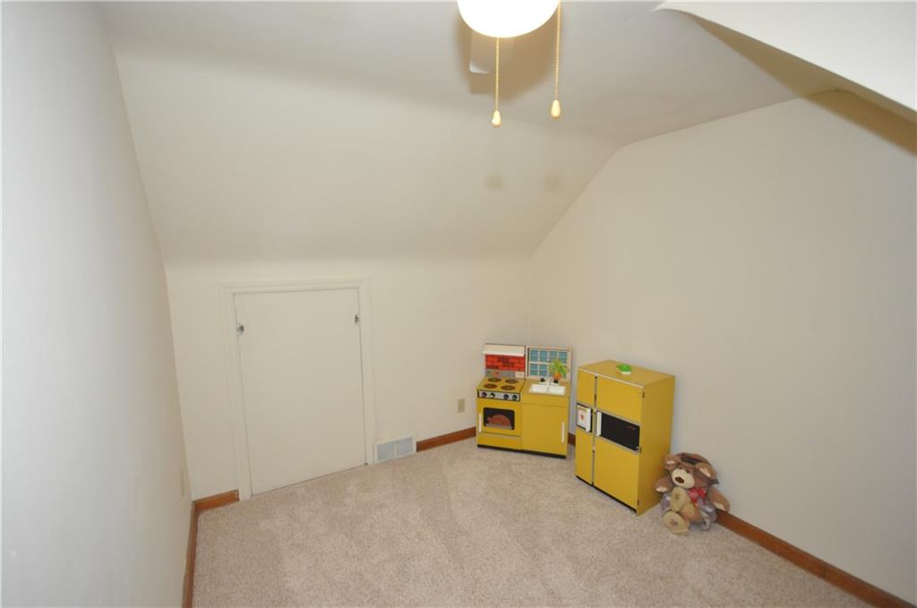 5243 McAnulty Road Pittsburgh, PA 15236 - Photo 16 of 17 Gallery Image 16