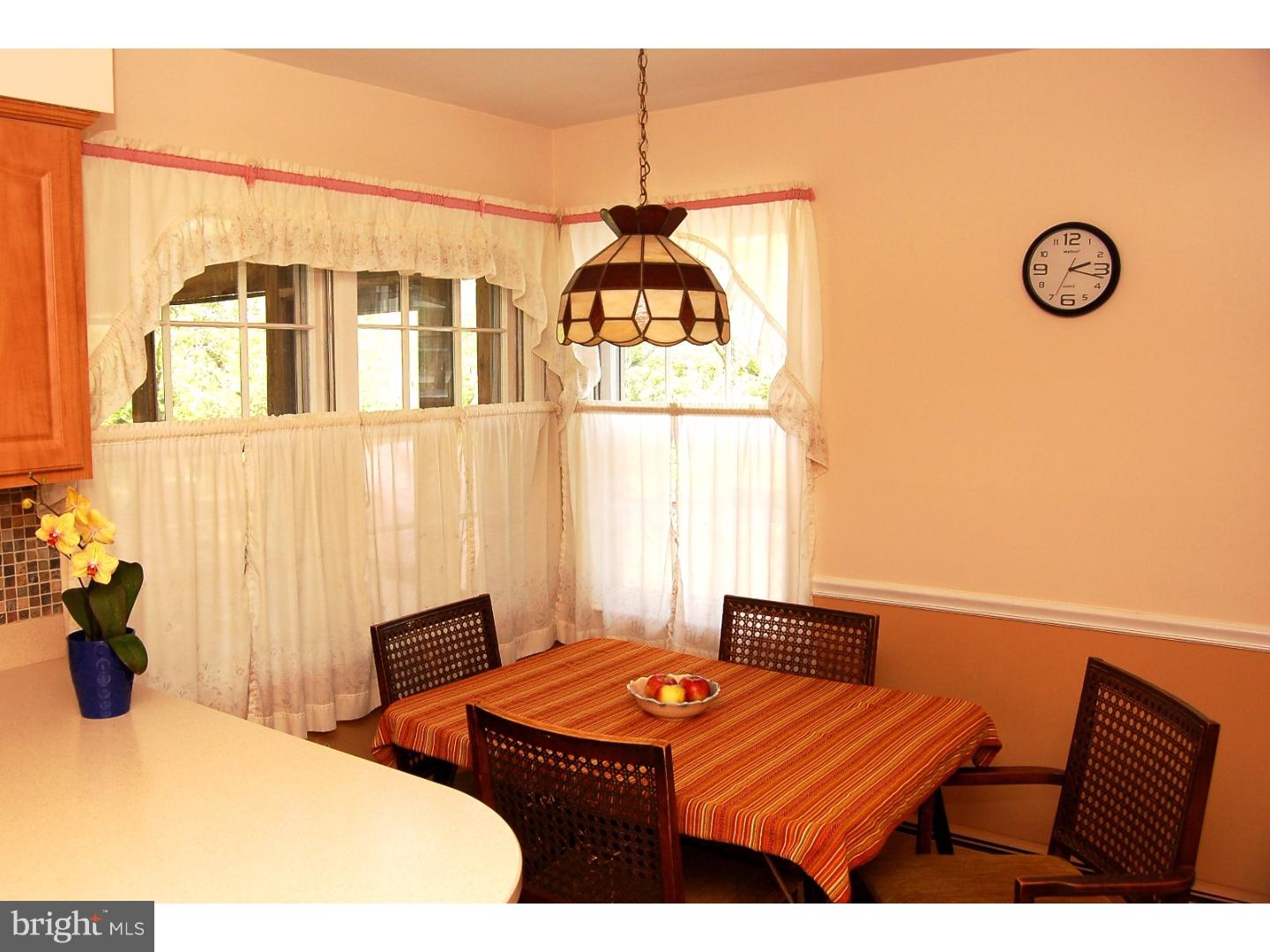 77 Woodhill Road Newtown, PA 18940 - Photo 12 of 23 Kitchen