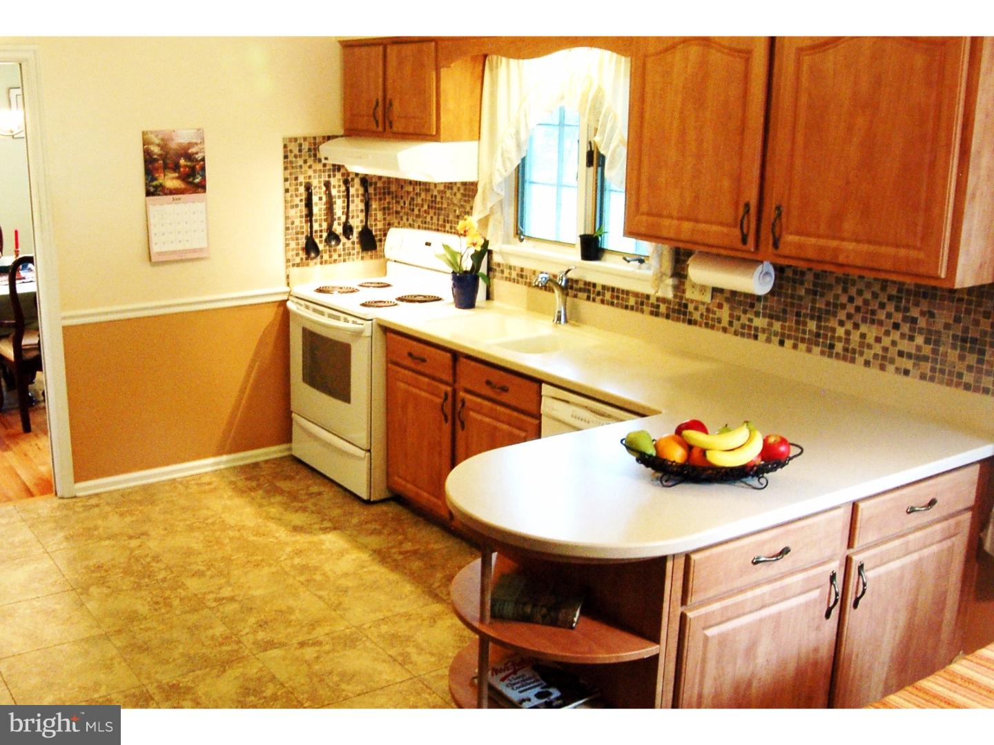 77 Woodhill Road Newtown, PA 18940 - Photo 10 of 23 Kitchen