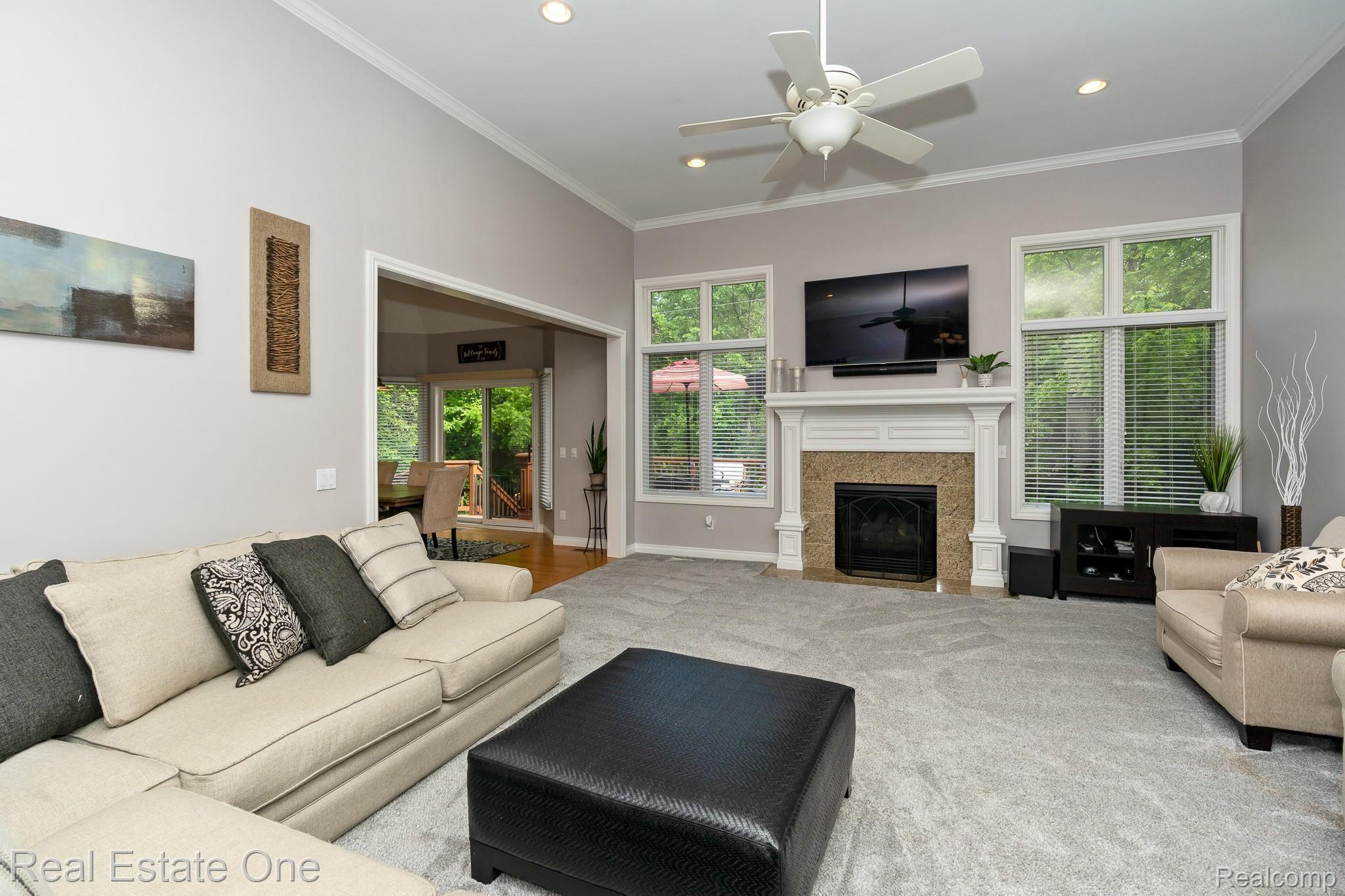 200 Kalhaven Road Rochester, MI 48307 - Photo 5 of 39 200 Kalhaven MLS-W004.jpg