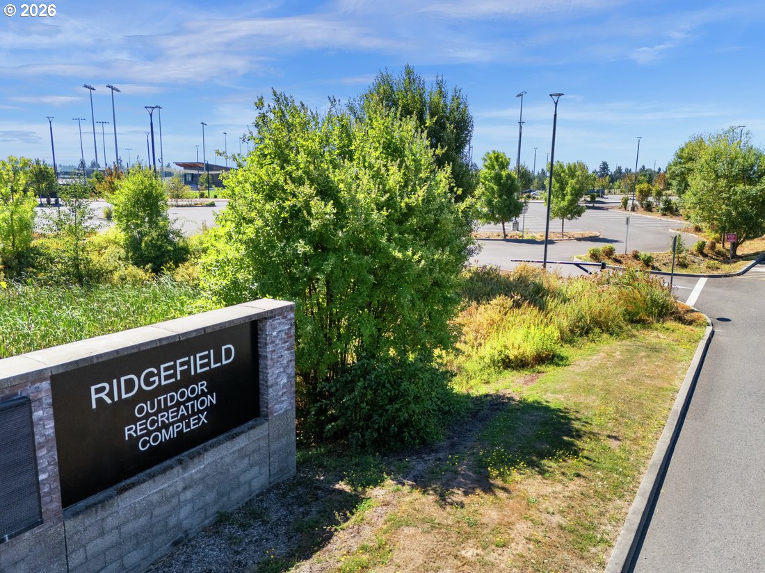 3800 South 16th Way, Unit L5 Ridgefield, WA 98642 - Photo 37 of 48 a view of a sign board in the city